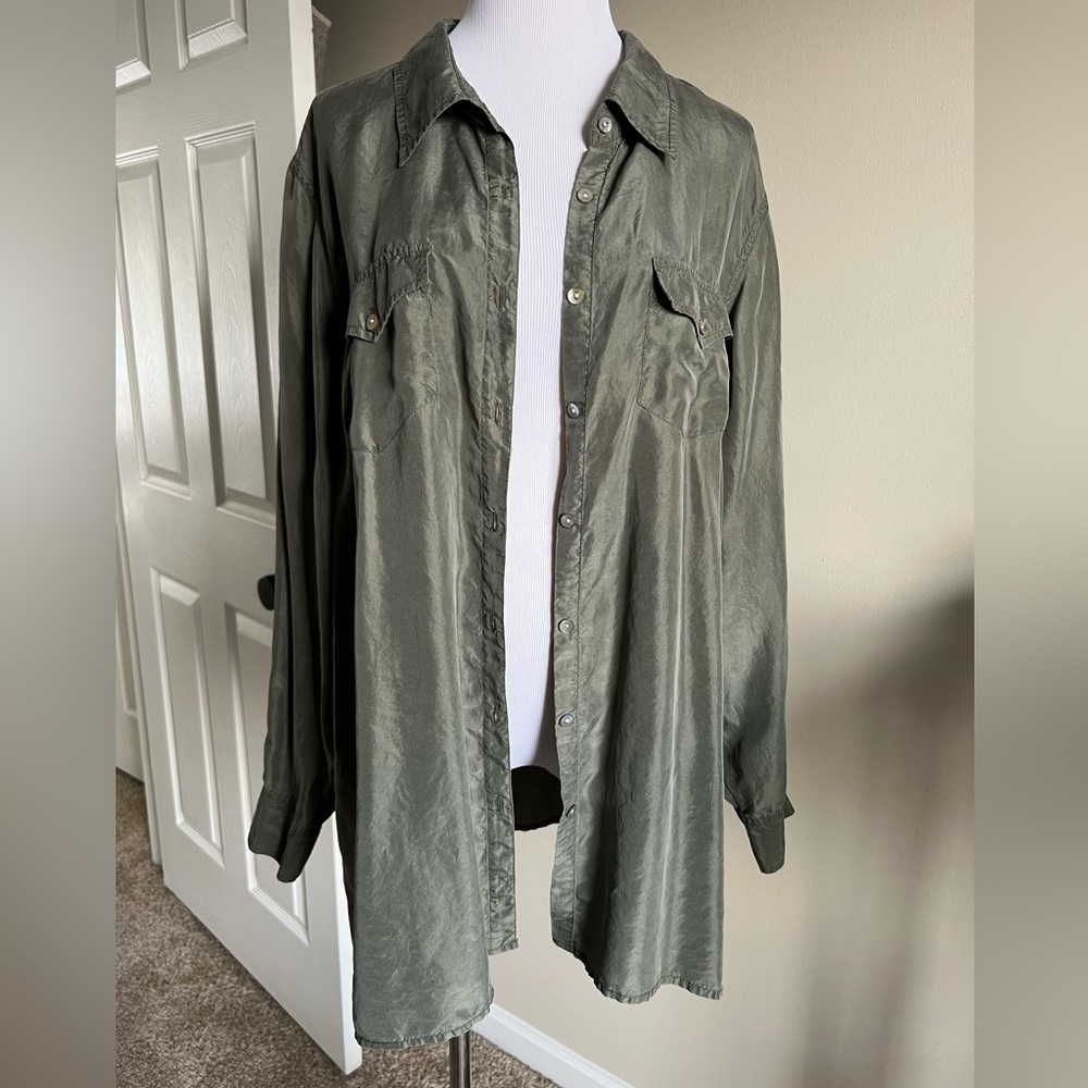 Gloria Vanderbilt Olive Green Silk Button Down Shirt